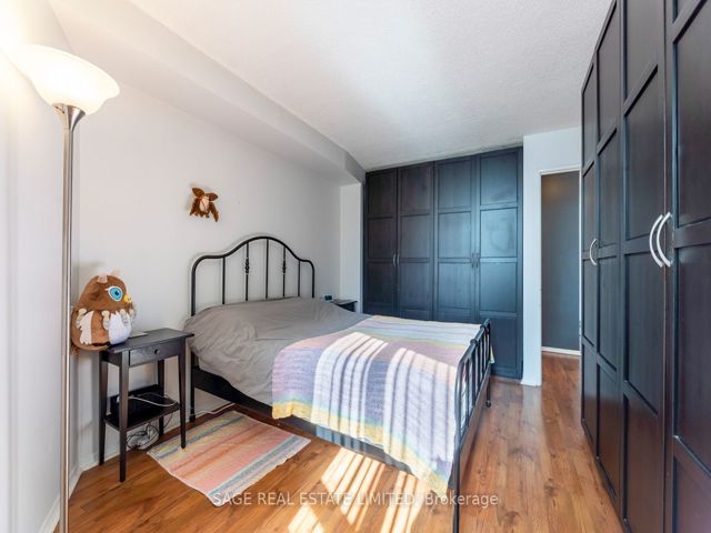 604 - 260 Queens Quay W