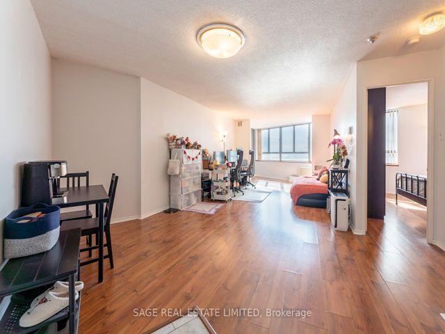 604 - 260 Queens Quay W
