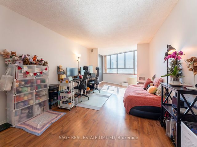 604 - 260 Queens Quay W