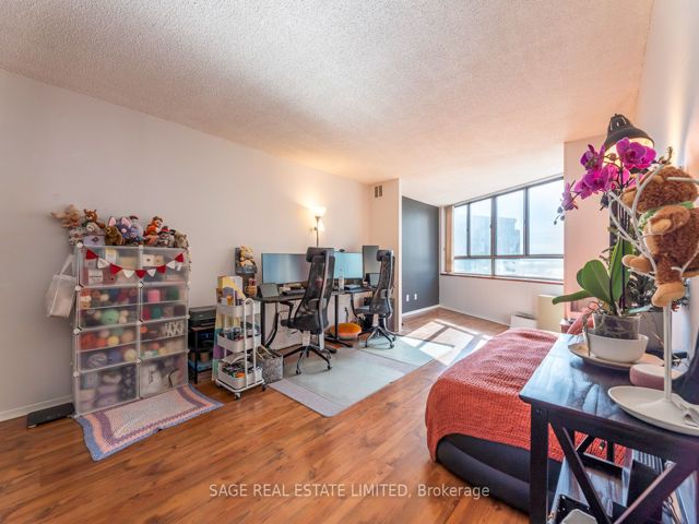 604 - 260 Queens Quay W