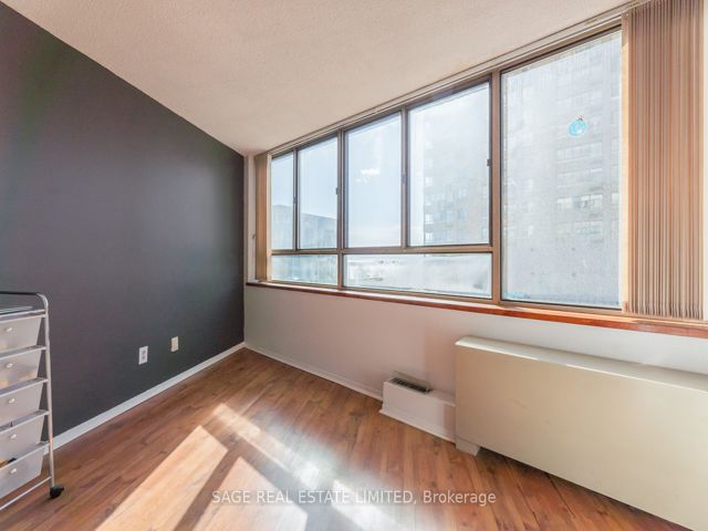 604 - 260 Queens Quay W