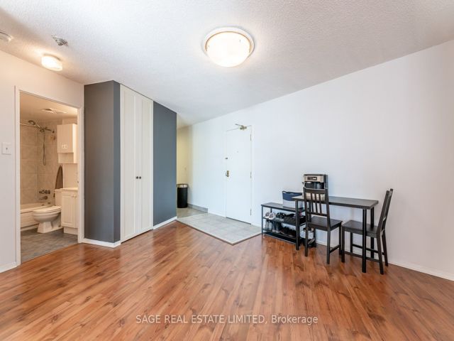 604 - 260 Queens Quay W
