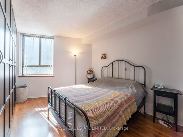 604 - 260 Queens Quay W