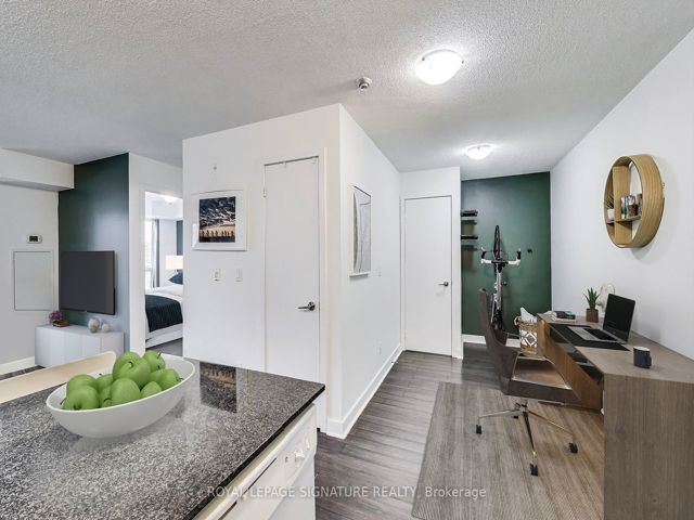 621 - 120 Dallimore Circ