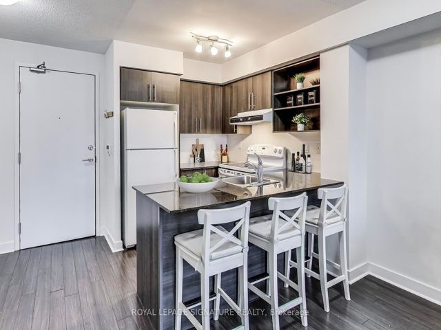 621 - 120 Dallimore Circ
