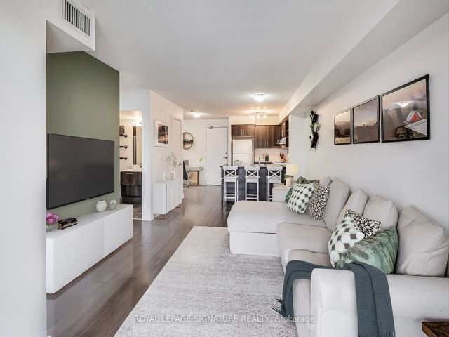 621 - 120 Dallimore Circ