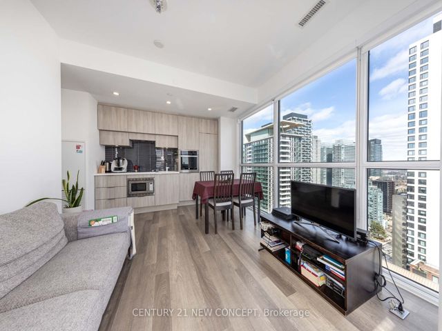 2003 - 39 Roehampton Ave