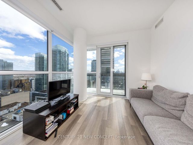 2003 - 39 Roehampton Ave