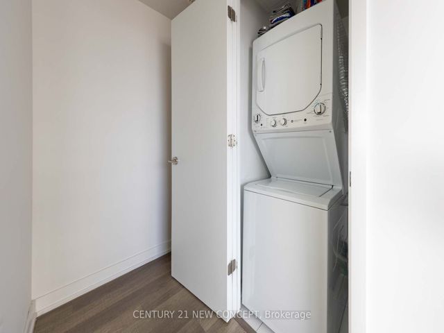 2003 - 39 Roehampton Ave