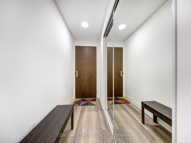 2003 - 39 Roehampton Ave