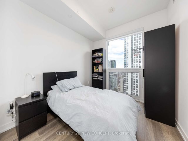 2003 - 39 Roehampton Ave
