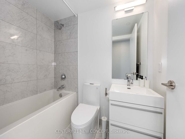 2003 - 39 Roehampton Ave