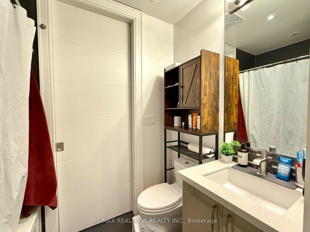 324 - 39 Queens Quay E