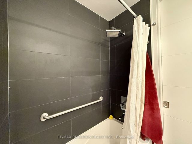 324 - 39 Queens Quay E