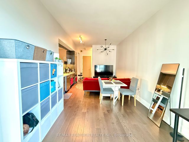 324 - 39 Queens Quay E