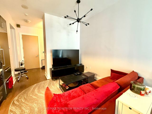 324 - 39 Queens Quay E