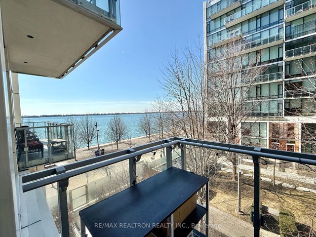 324 - 39 Queens Quay E