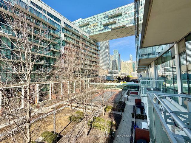 324 - 39 Queens Quay E