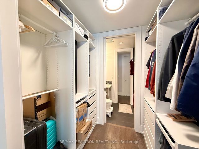 324 - 39 Queens Quay E