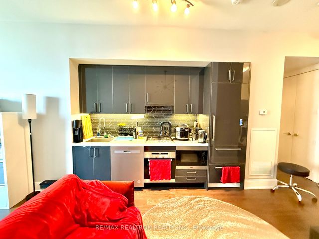 324 - 39 Queens Quay E