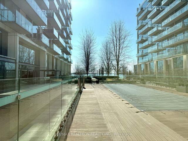 324 - 39 Queens Quay E