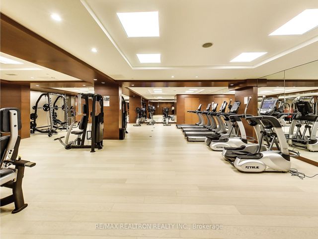 324 - 39 Queens Quay E