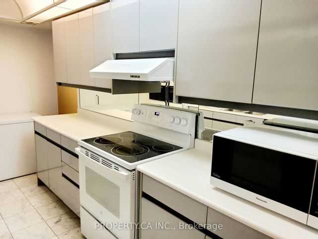 1109 - 33 University Ave