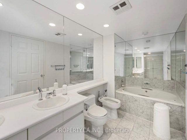1109 - 33 University Ave