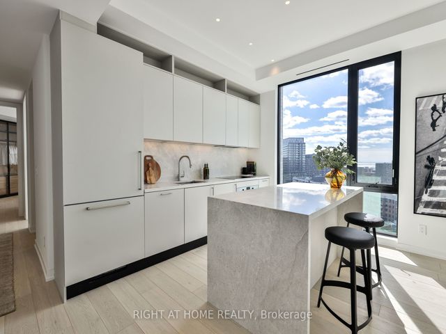 Lower Penthouse 03 - 200 Sudbury St