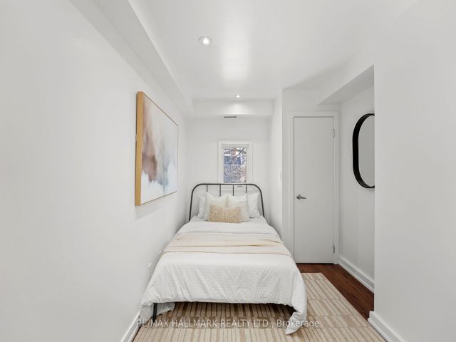 302 - 21 Earl St