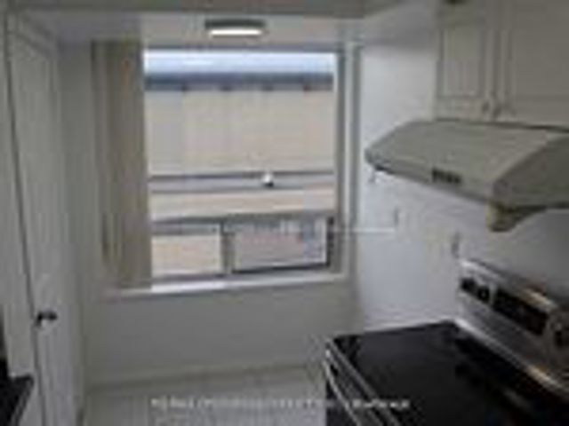 605 - 153 Beecroft Rd N