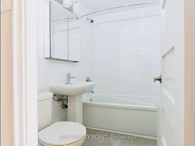 208 - 2 Grandstand Pl