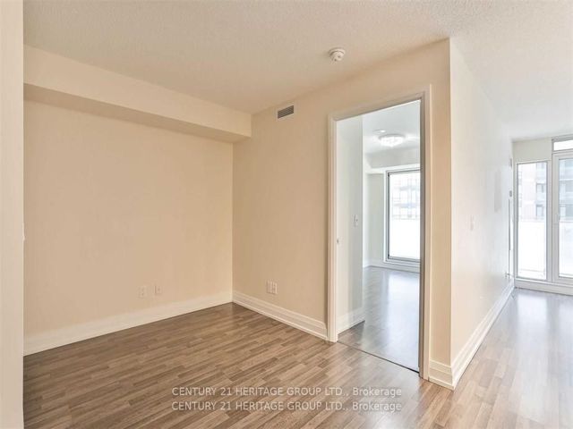 417E - 555 Wilson Ave