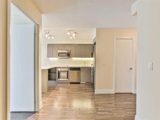 417E - 555 Wilson Ave