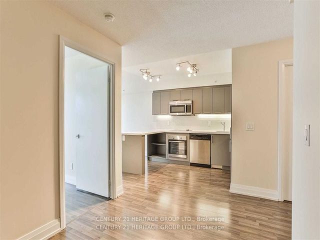 417E - 555 Wilson Ave