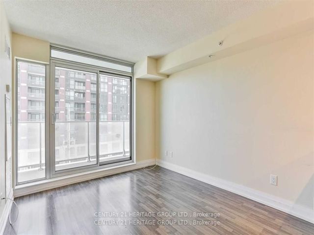 417E - 555 Wilson Ave