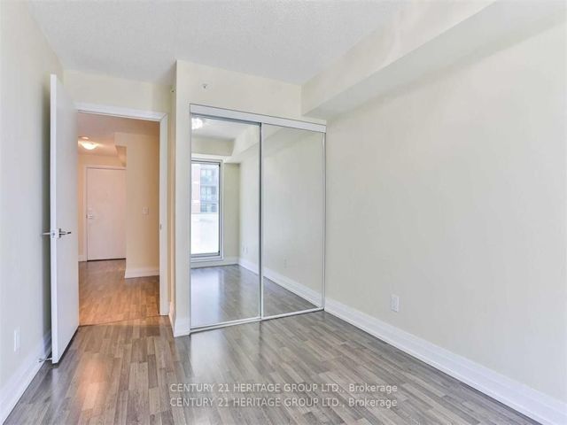 417E - 555 Wilson Ave