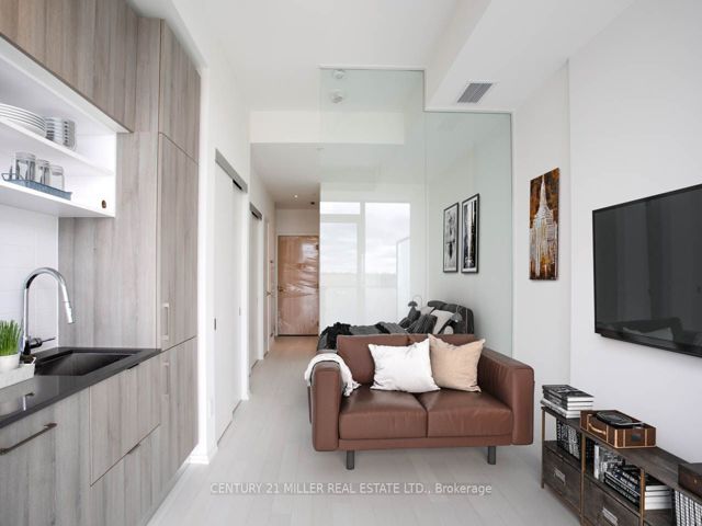 927 - 8 Hillsdale Ave E
