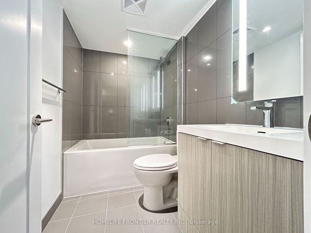 2219 - 585 Bloor St E