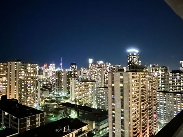 2219 - 585 Bloor St E