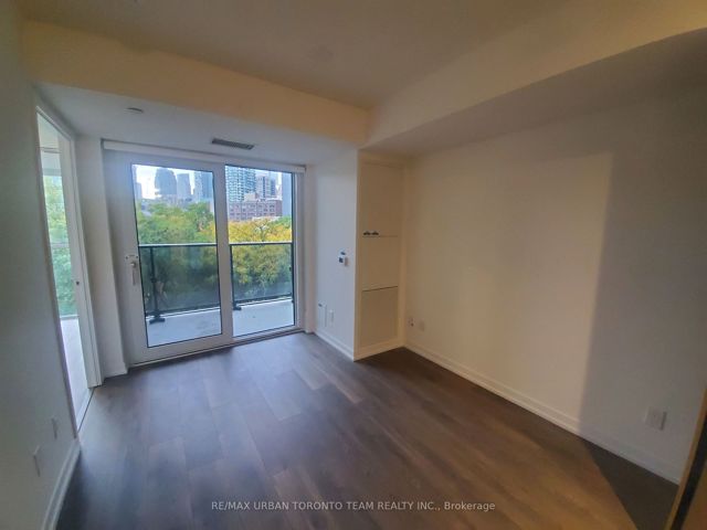 605 - 219 Dundas St E