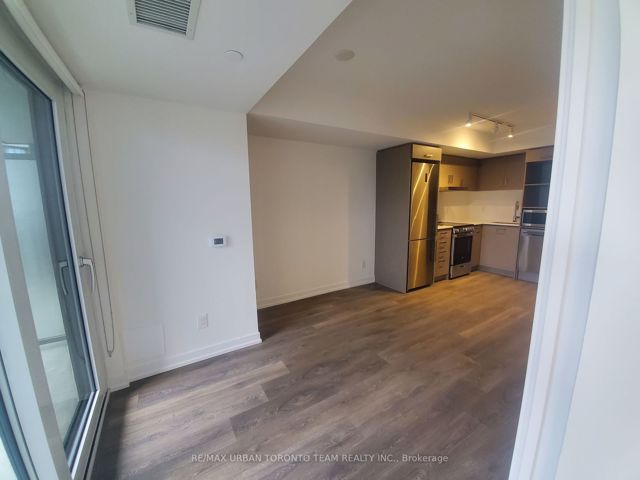 605 - 219 Dundas St E