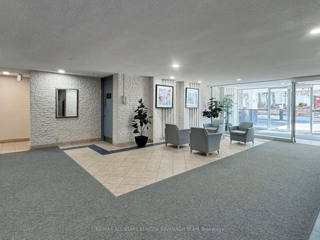 1701 - 1350 York Mills Rd