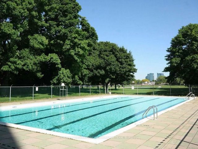 1701 - 1350 York Mills Rd