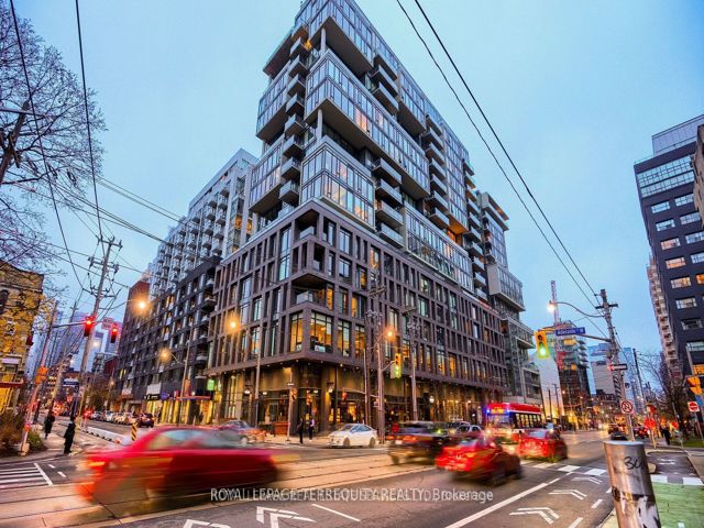 715 - 111 Bathurst Ave