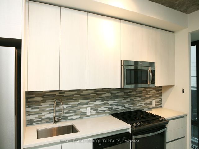 715 - 111 Bathurst Ave