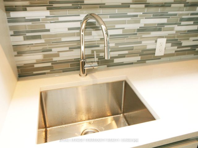 715 - 111 Bathurst Ave