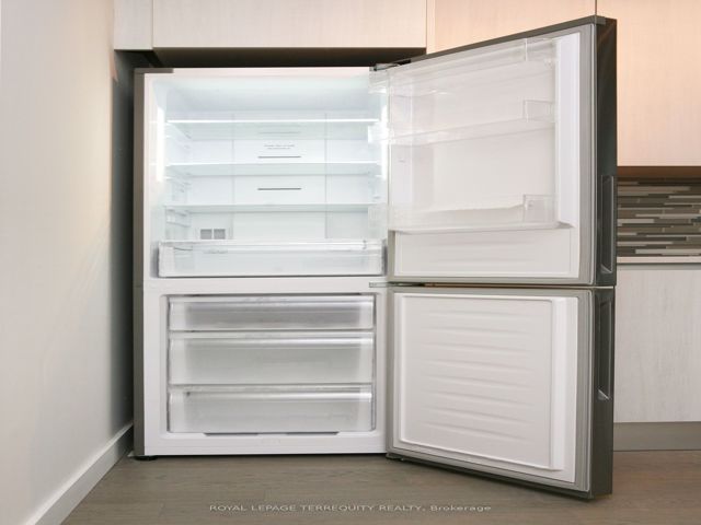 715 - 111 Bathurst Ave