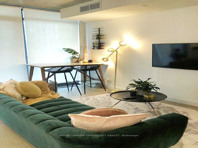 715 - 111 Bathurst Ave