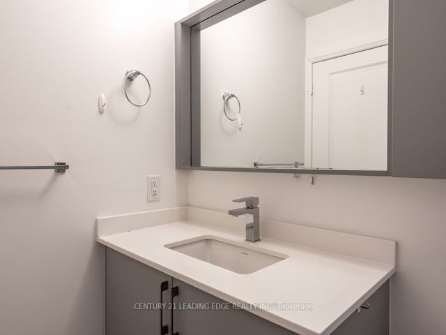 517 - 591 Sheppard Ave E